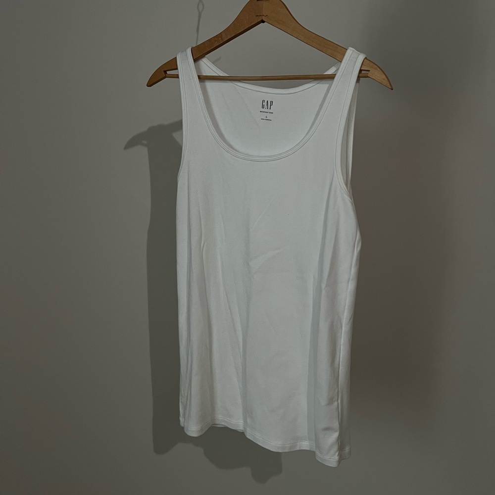 gap white tank top size large